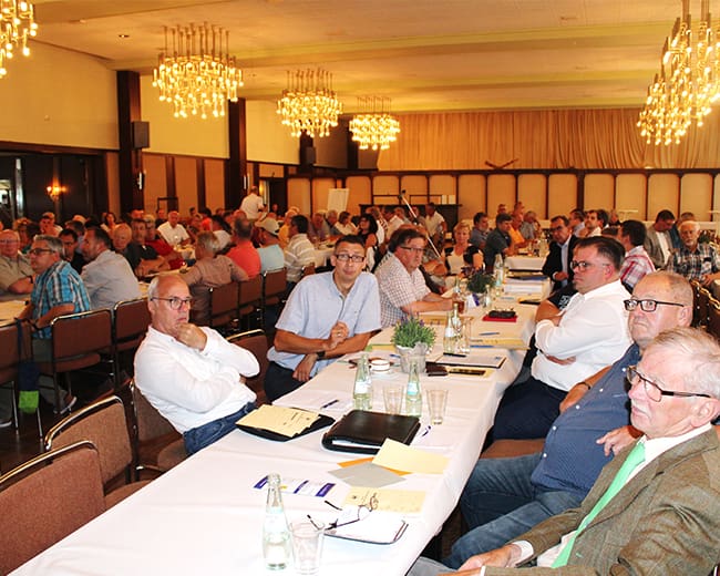 Blick-in-die-Versammlung