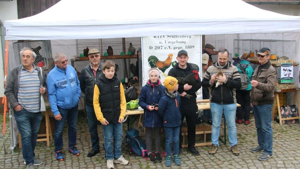 Mitglieder-des-KTZV-Senftenberg-mit-Züchtern-und-Jugendzüchtern-aus-Calau